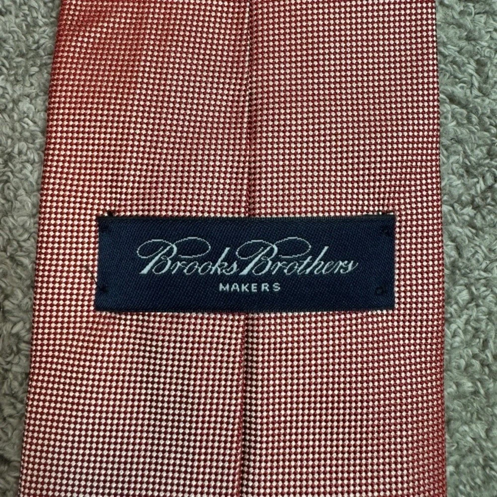 Brooks Brothers Makers Silk Tie Red White Micro Pattern Woven in England 59x3.75